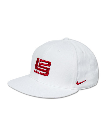 Gorra Lebron Basic Fitted LBJ (blanco)