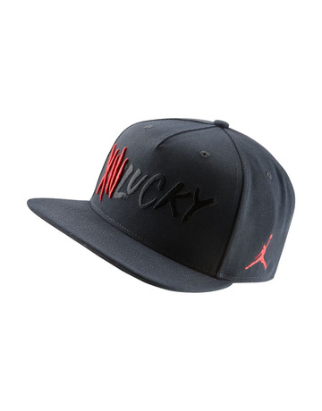Jordan AJ 13 Hat (010/black/gym red)